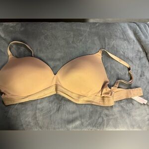 38DD NO UNDERWIRE BRA VICTORIAS SECRET